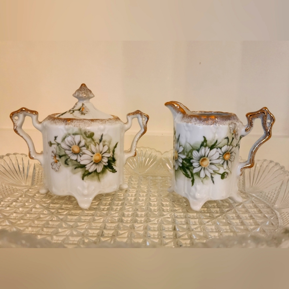 Vintage Royal Crown Daisy Bouquet 3199 Hand Painted Sugar Bowl & Creamer Set